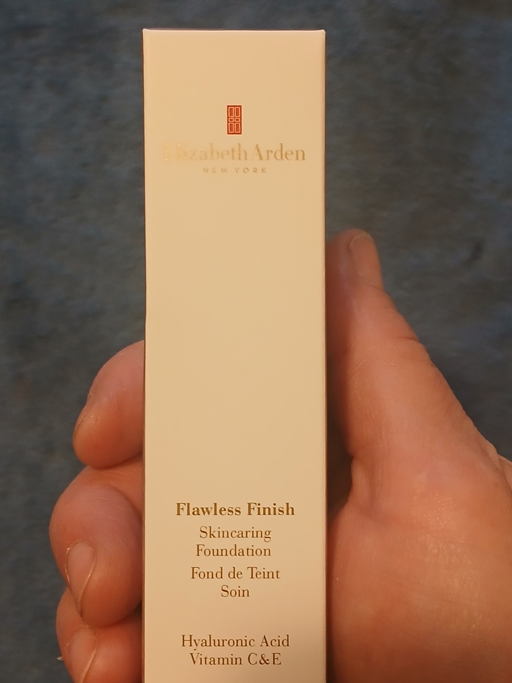 Elizabeth Arden Flawless Finish Skincaring Foundation - Cream Shade 120W